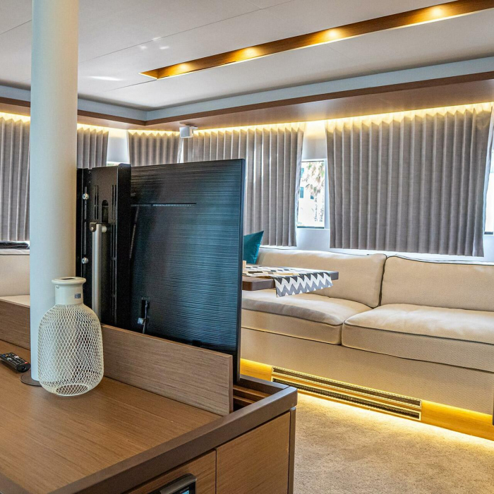 Princess Kiss | Lagoon 50 photo 12