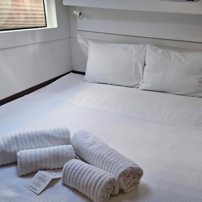 Mithra | Lagoon 40 photo 10