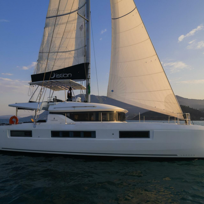 Andromeda | Lagoon 50 A/C & GEN & WM photo 9