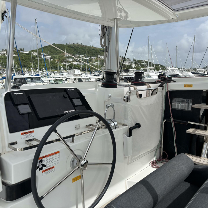 FINE GIRL | Lagoon 42 photo 3