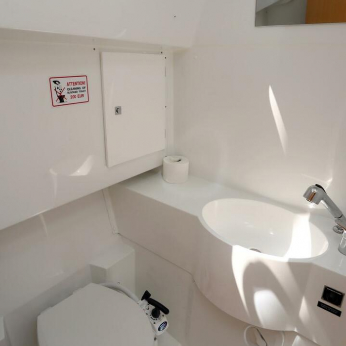 Spider Kiss | Sun Odyssey 319 photo 7