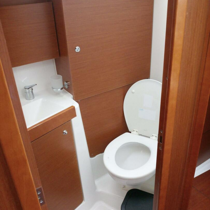 Naima | Oceanis 38.1 photo 7