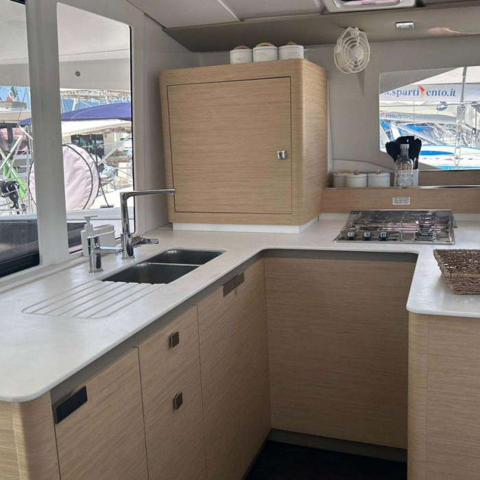 Deutz | Fountaine Pajot Astrea 42 photo 18