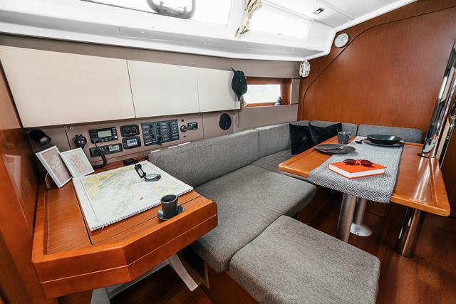 Happy | Oceanis 38 photo 21