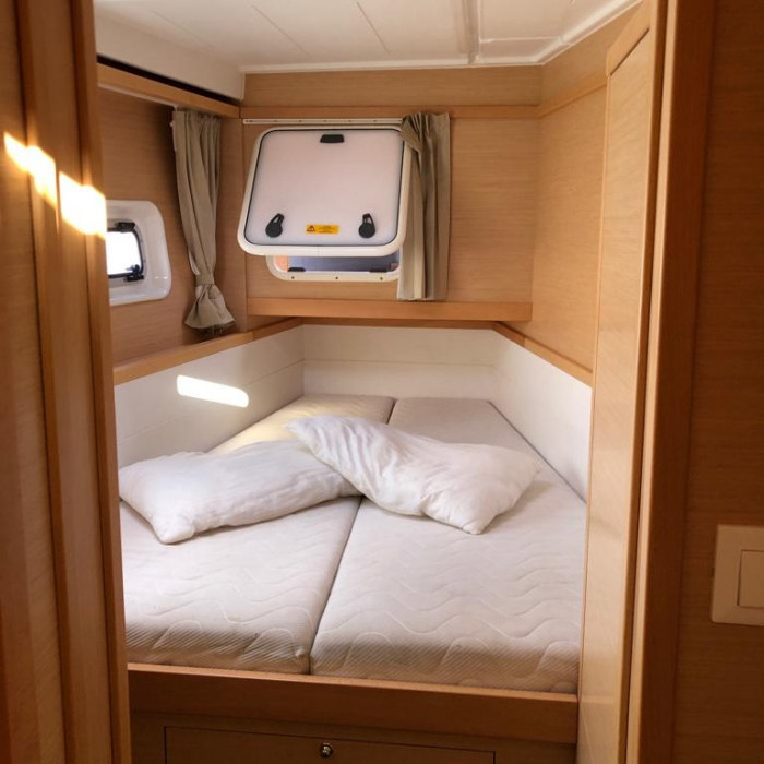 Deep Blue | Lagoon 39 photo 5