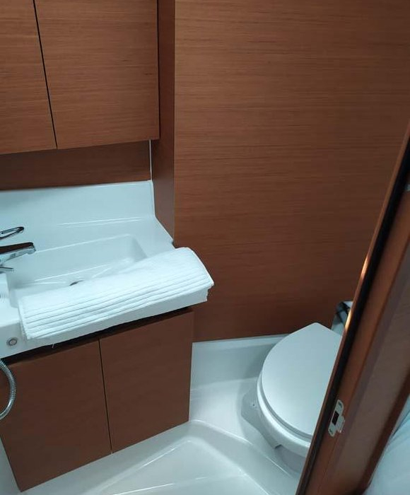 Bright Elli | Sun Odyssey 380 photo 9