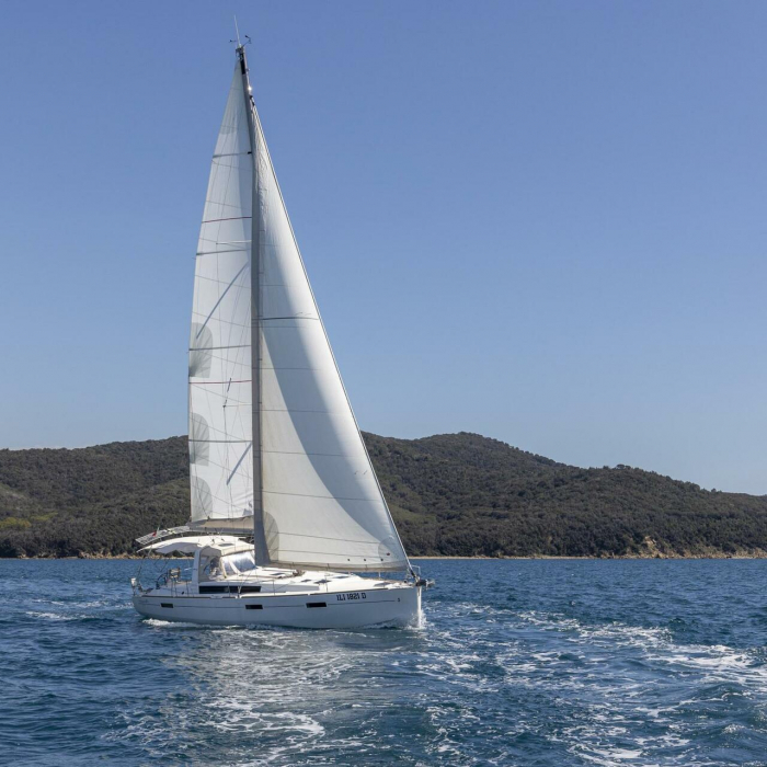 Gaia - Solar Panel | Oceanis 45 photo 6