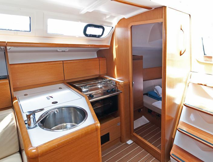 Buena Suerte | Sun Odyssey 33i photo 17