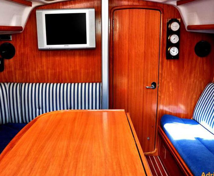 Small AS | Bavaria 33 Cruiser photo 4