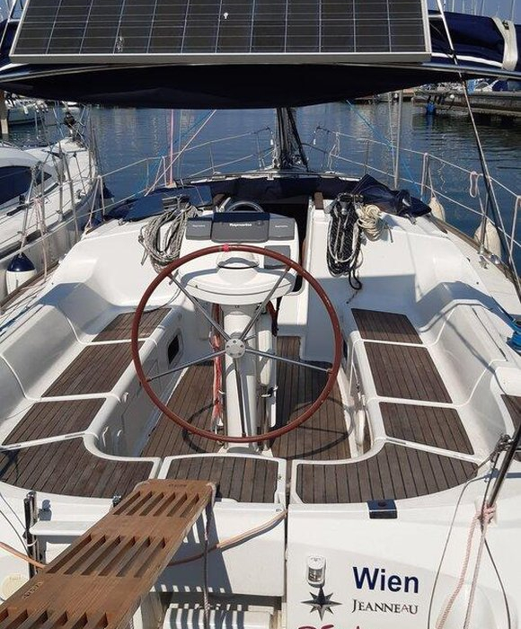 Pink Pearl | Sun Odyssey 37 photo 2