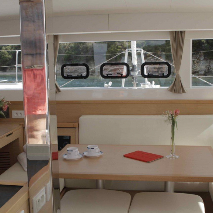 Lost Cat | Lagoon 39 photo 5