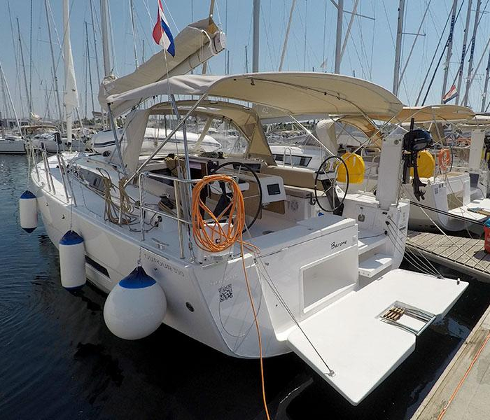 Barone | Dufour 390 GL photo 12