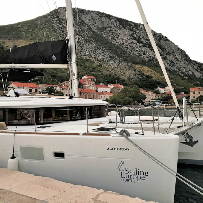 Samogon | Lagoon 450F photo 10