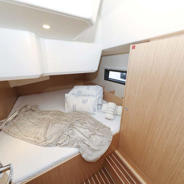 Leya | Bavaria C42 Style photo 7