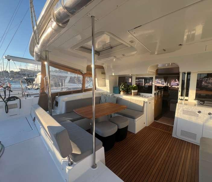 Branchia | Lagoon 450 Fly photo 10