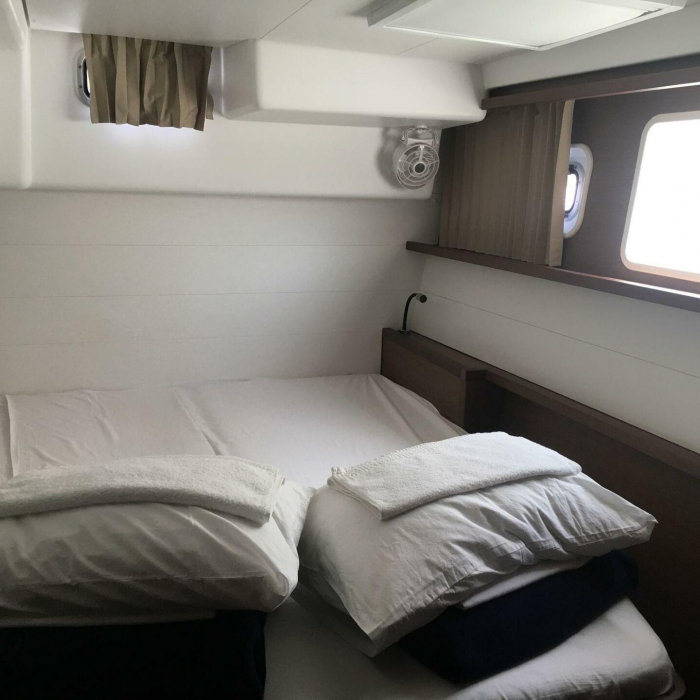 Samogon | Lagoon 450F photo 35