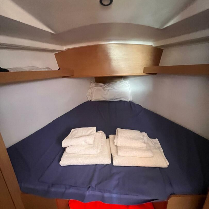 Lazzarone | Sun Odyssey 319 photo 5