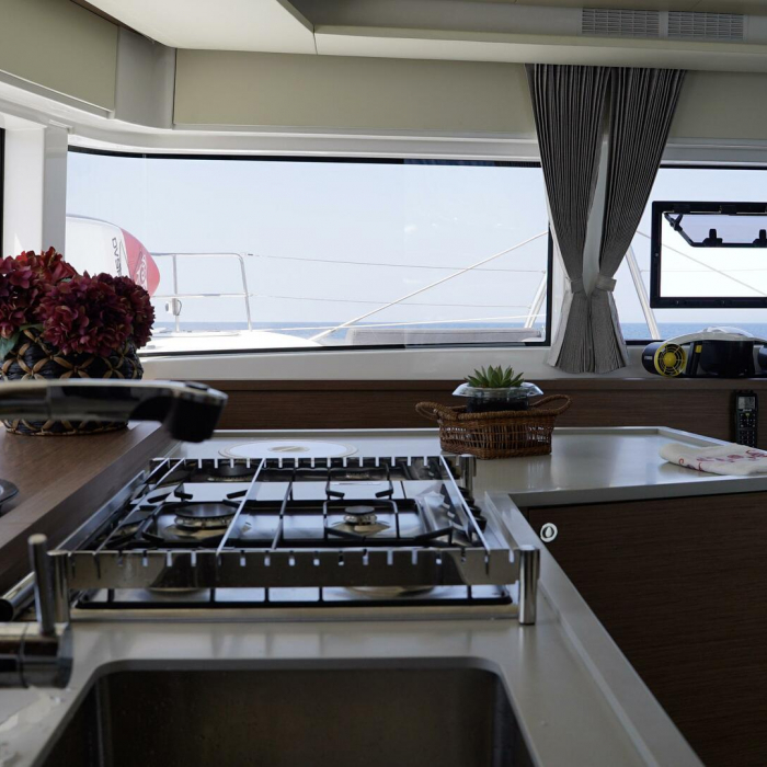 Blue Velvet | Lagoon 52 photo 17