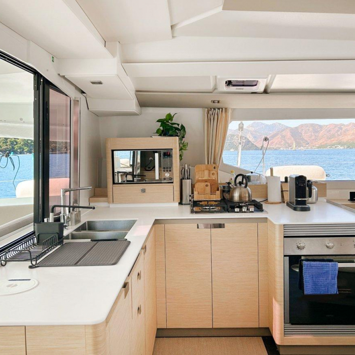 Angara | Fountaine Pajot Tanna 47 photo 1