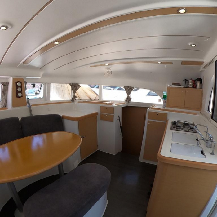 Suncity 1 | Lagoon 380 photo 9