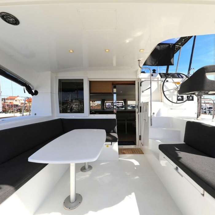 Liquid Spirit | Lagoon 40 photo 6