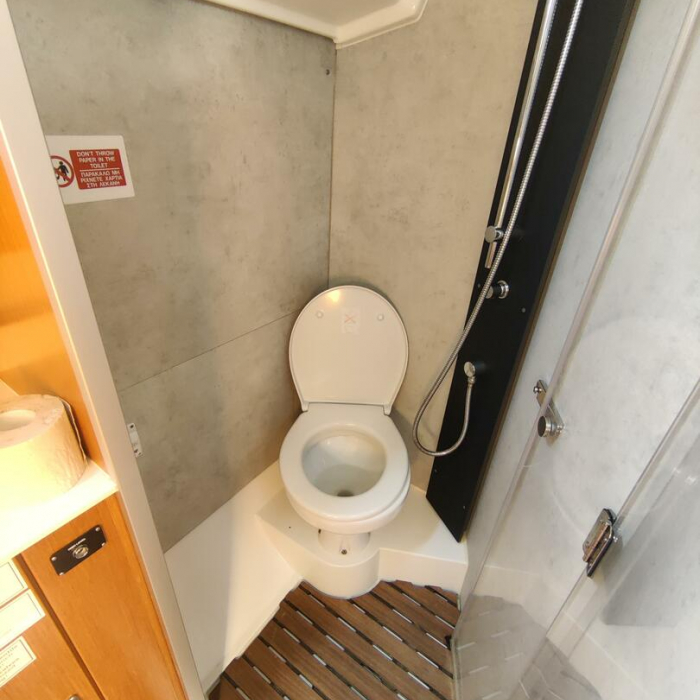 Silver VII | Bavaria C42 photo 9