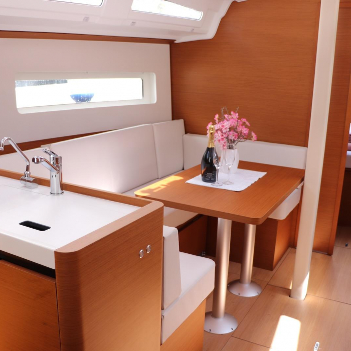 Bura Kiss | Sun Odyssey 380 photo 11