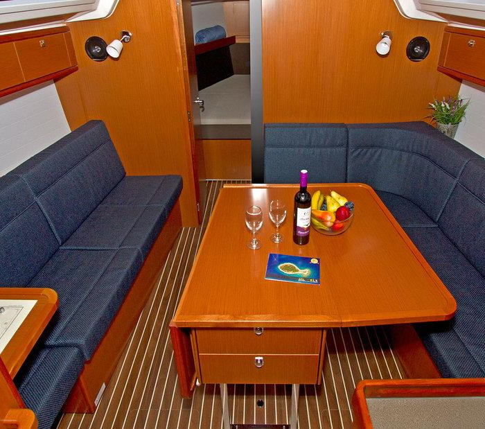 Lirica | Bavaria Cruiser 37 photo 13