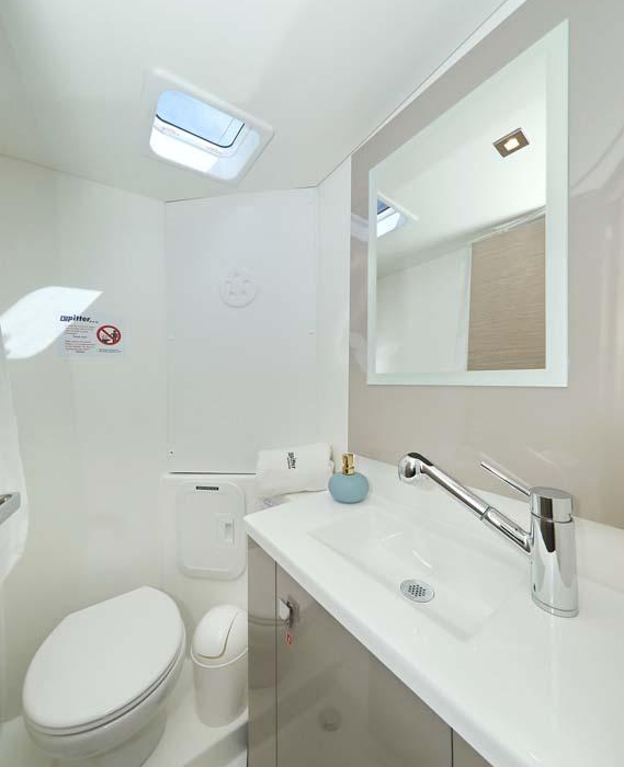 Chilli | Fountaine Pajot Isla 40 photo 17