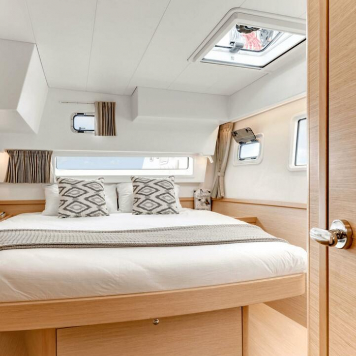 HeyBlue | Lagoon 42 photo 7