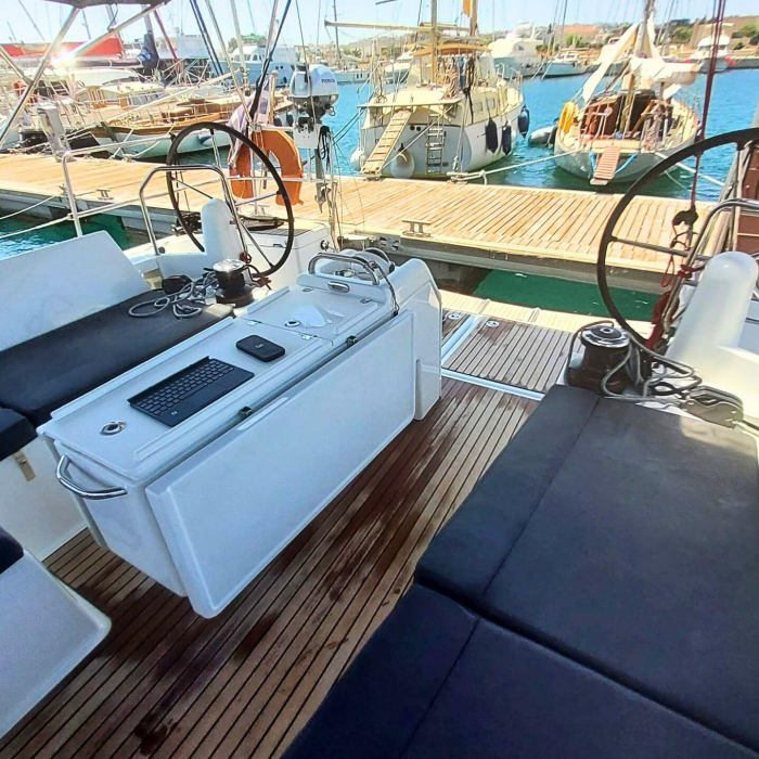 Holiday Kiss | Sun Odyssey 440 photo 3