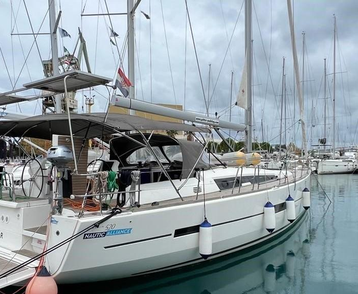 Valle d'Aosta | Dufour 520 Grand Large photo 2