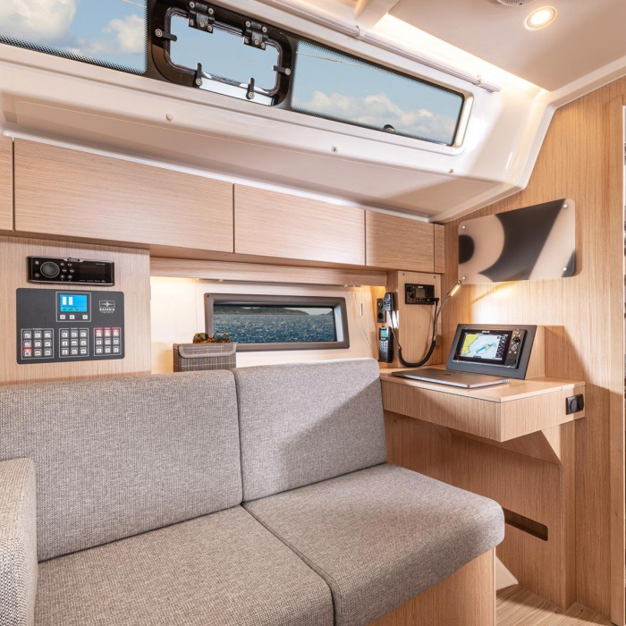 Arinna | Bavaria C38 photo 36