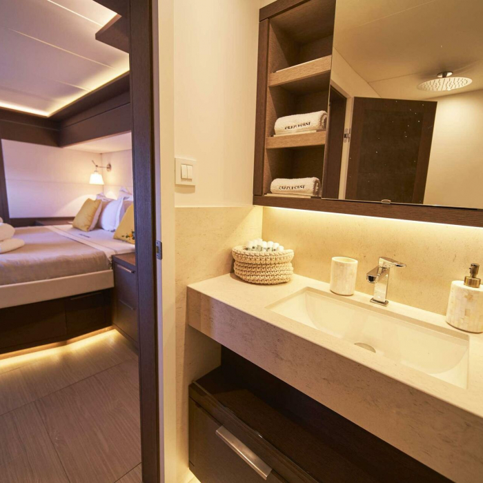 CRAZY HORSE | Lagoon 78 photo 17