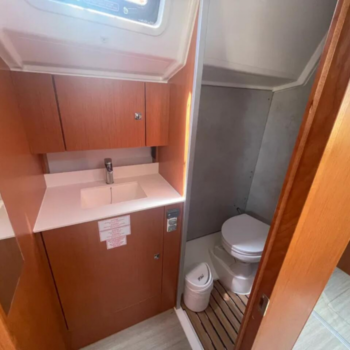 Prestige | Bavaria C42 photo 9