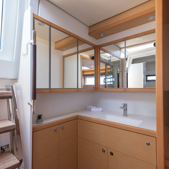 Amber | Lagoon 560 photo 17