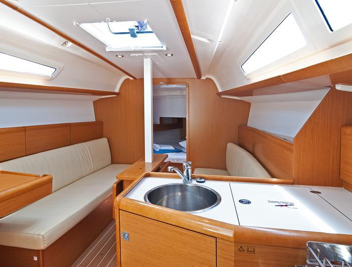 Buena Suerte | Sun Odyssey 33i photo 21