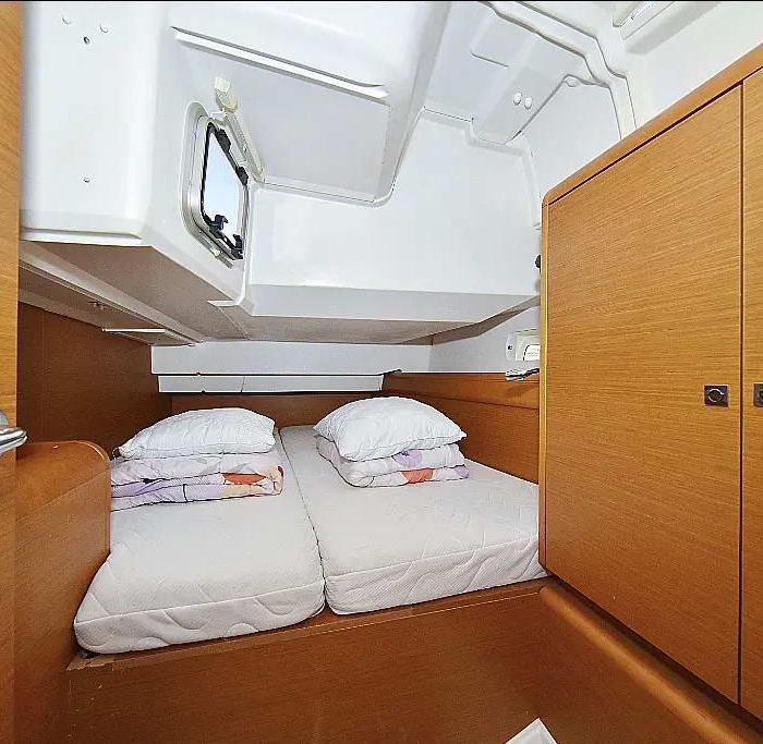 Economy | Sun Odyssey 449 photo 10