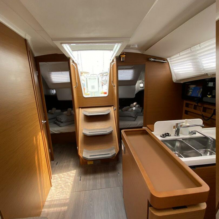 night elli | Sun Odyssey 410 photo 9