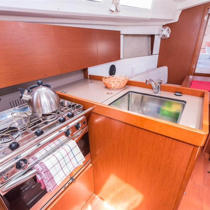 Bela | Oceanis 35.1 photo 12