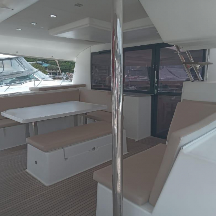 CHRISTOPHINE 2 | Fountaine Pajot Saba 50 photo 6