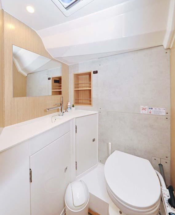 Leya | Bavaria C42 Style photo 2