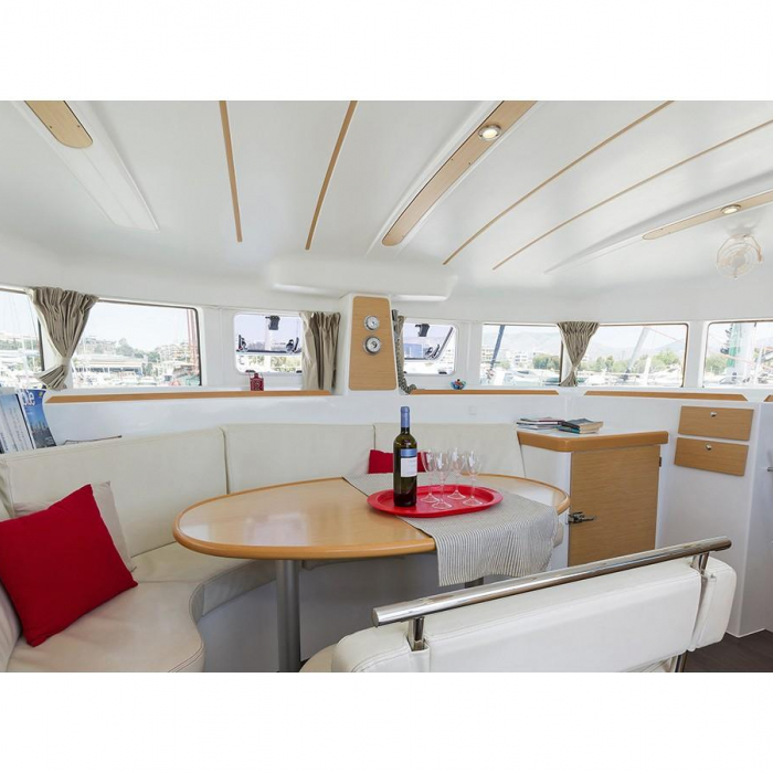 Bellevue | Lagoon 380 photo 7