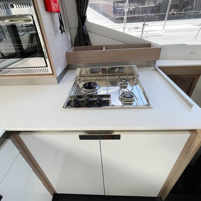 Barnacle | Fountaine Pajot Isla 40 photo 24