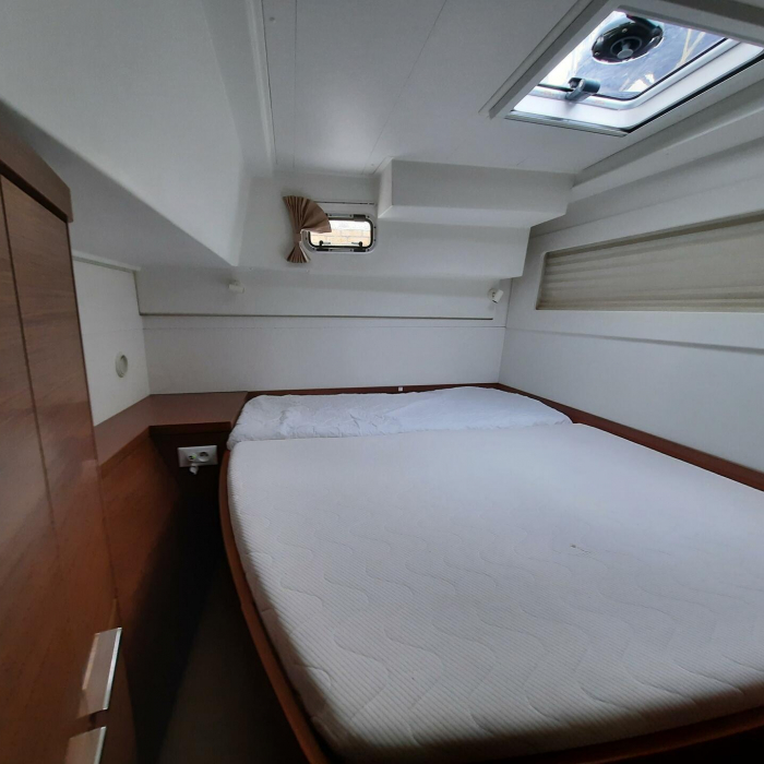 Senza Meta  (A/C and Generator) | Lagoon 40 photo 6