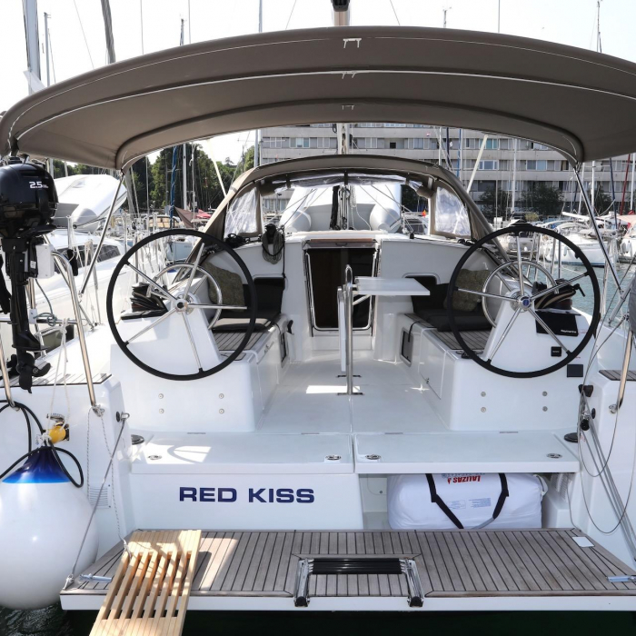 Red Kiss | Sun Odyssey 380 photo 2