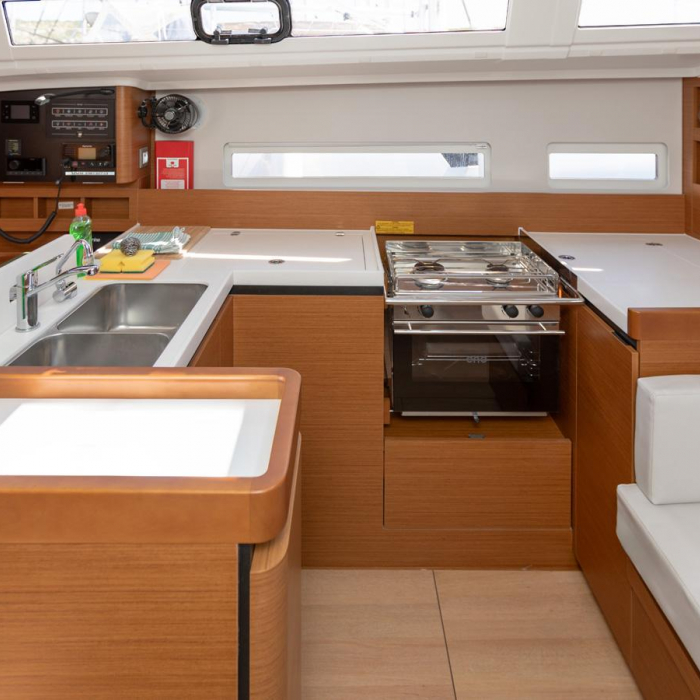 OLIVER new 2025 (air condition, solar panels) | Sun Odyssey 410 photo 14
