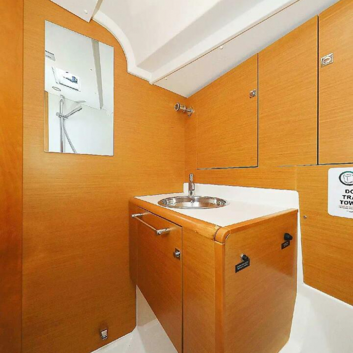 Economy | Sun Odyssey 449 photo 2