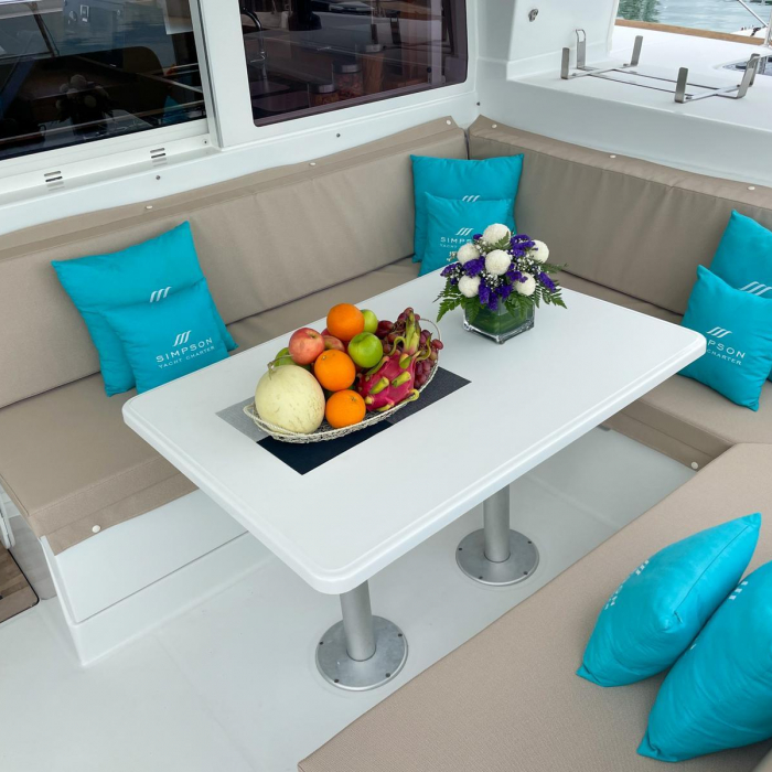 Eos | Lagoon 400 photo 6