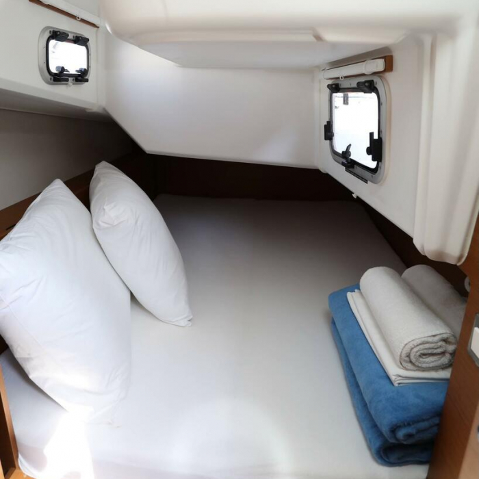 Red Kiss | Sun Odyssey 380 photo 10